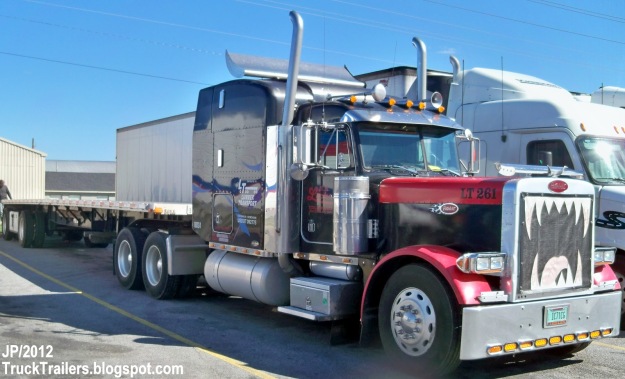 Trucker community,tight knit,trucking,sleeper, long haul,loadboard,referatruck,backhaul,freight,matching,software,