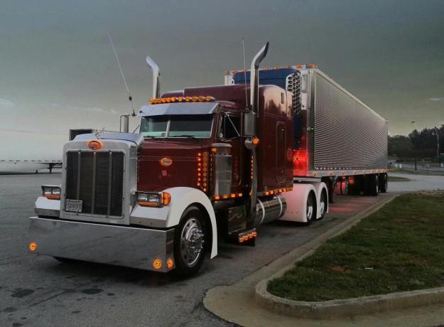 Truckers,carry,freight,manufacturer,shippers,load board,get er loaded,referatruck,freight matching services,truck stops,brokers, shippers